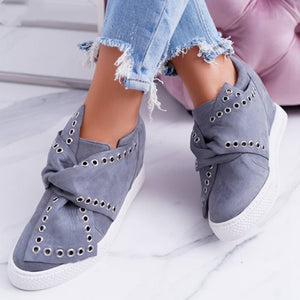 Open image in slideshow, Women&#39;s casual shoes with rivets
