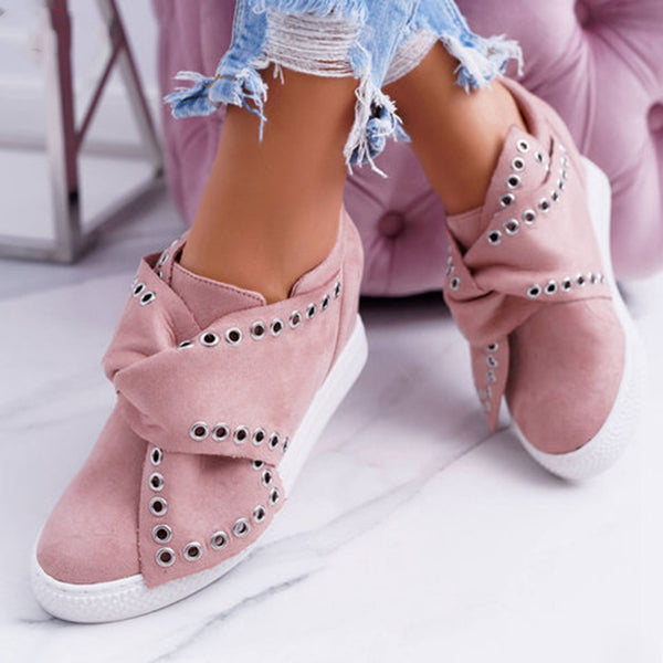 Women's casual shoes with rivets