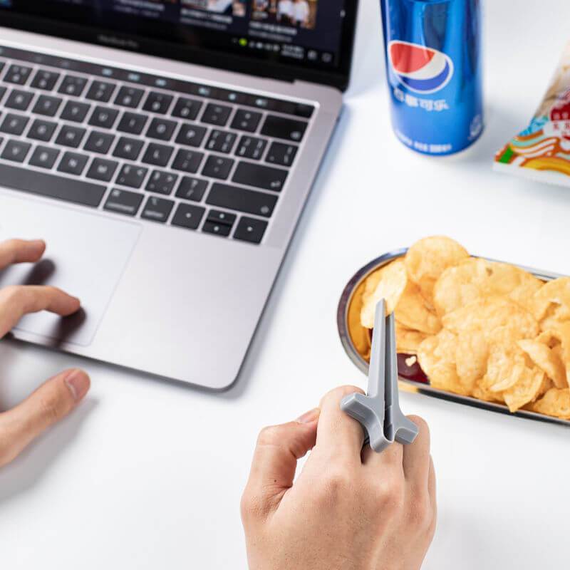 Play Game Finger Chopsticks Lazy Assistant Chopstick Holder Snacks Not Dirty Hand Chopsticks Finger Ring Lazy Tool Dropshipping